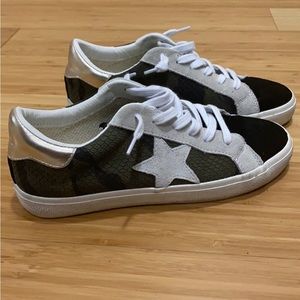 EUC Vintage Havana Star Sneakers